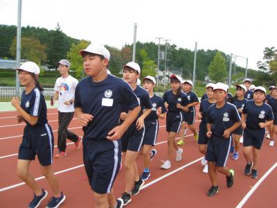 R2学校便り第２２号（陸上練習をがんばっています）