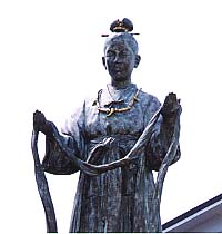 小手姫像の写真