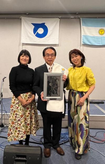 デュオアクアリオと藤原一二日本支部長（町長）