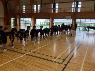 お礼を言う２年生