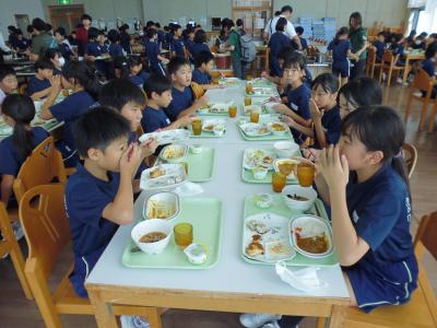 1日目の昼食食事中