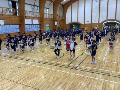 前から鼓笛隊全体の様子