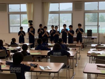 前後の隊列で演奏する班
