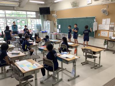 話し合いをする3年生