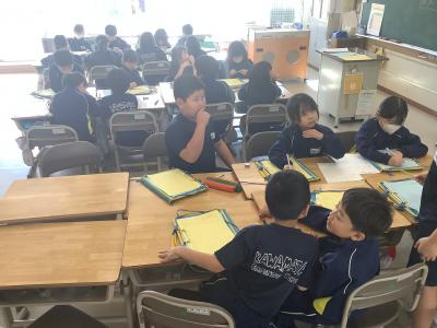話し合いをする2年生