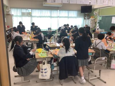 工作をする5年生
