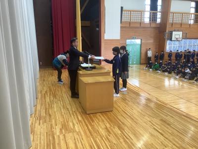 POPコンクールで町長賞を得た児童