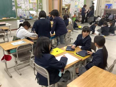 作品を作る予定を考える4年生