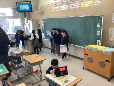 発表の練習をする2年生