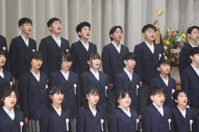 学校生活の思い出を語る6年生