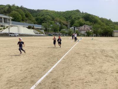 ゴールに向けて走ってくる2年生