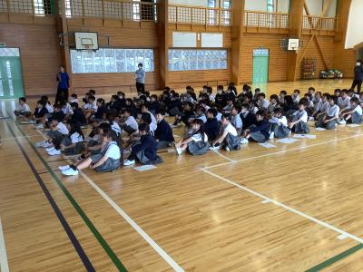 話を聞く中学年