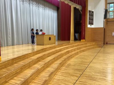 めあてを発表する1年生