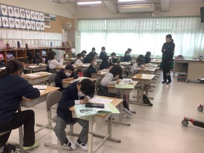 シャモ工場を紹介する文を作る３年生