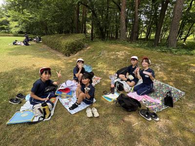 お弁当を食べる3年生２