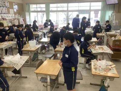 木工をする3年生