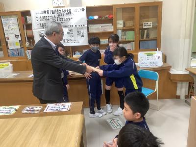 表彰される児童