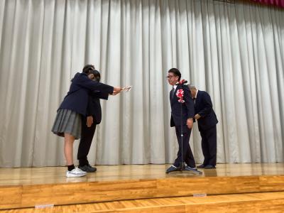 須南電設から川俣小学校への寄贈