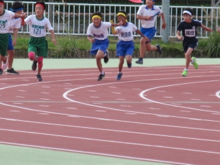 陸上４