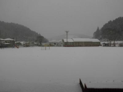 雪の校庭