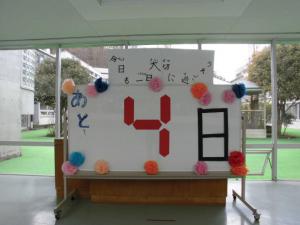 ４