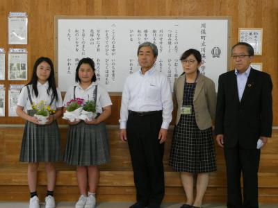 人権の花引き渡し